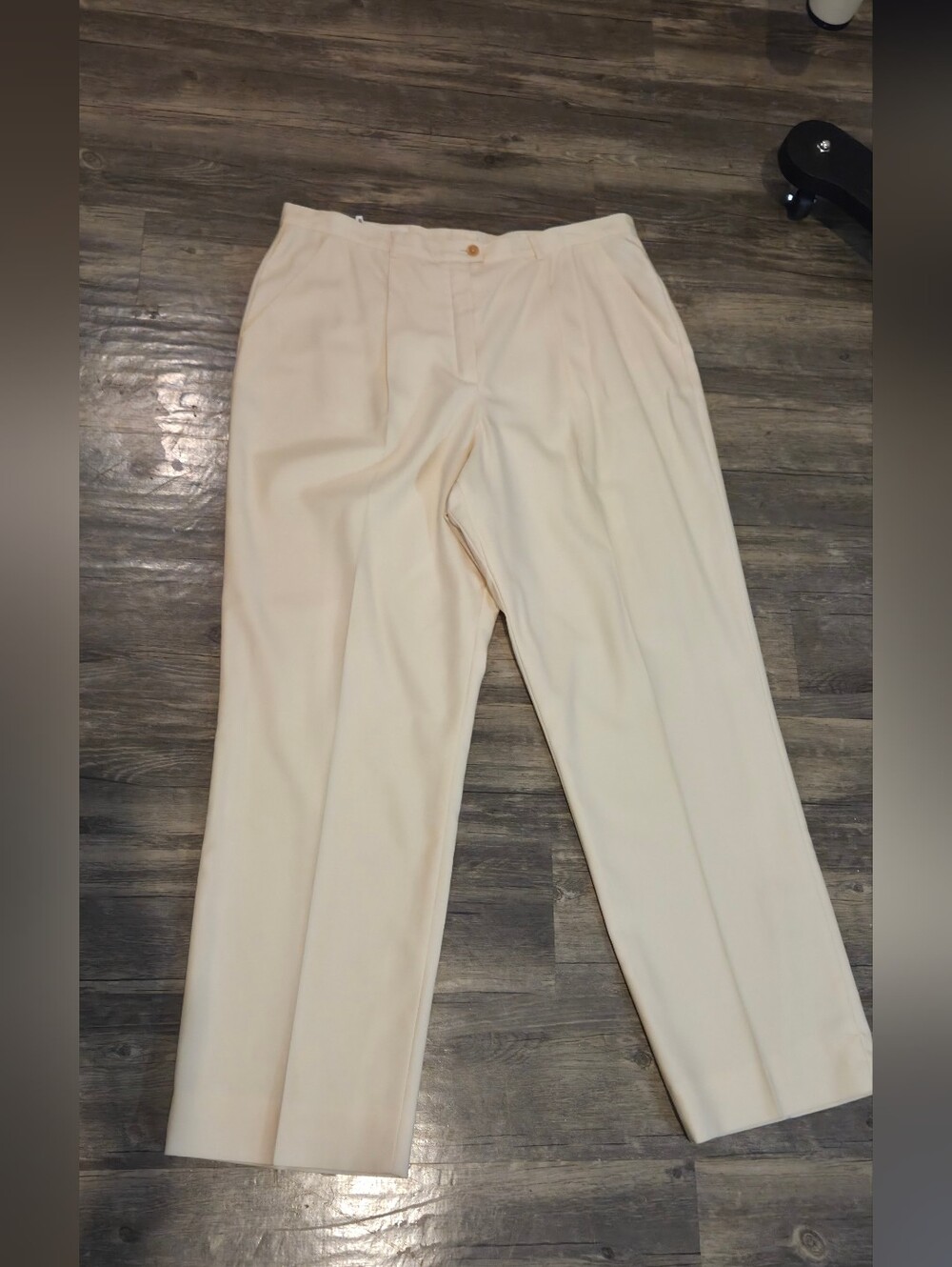 Vintage ESCADA Cream Pleated New Wool Trousers
